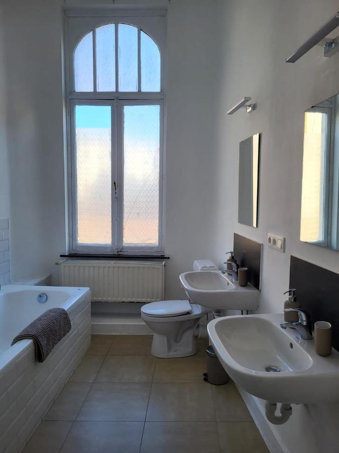 Brussels Bed & Blockchain Private Rooms With Shared Bathroom Exterior foto