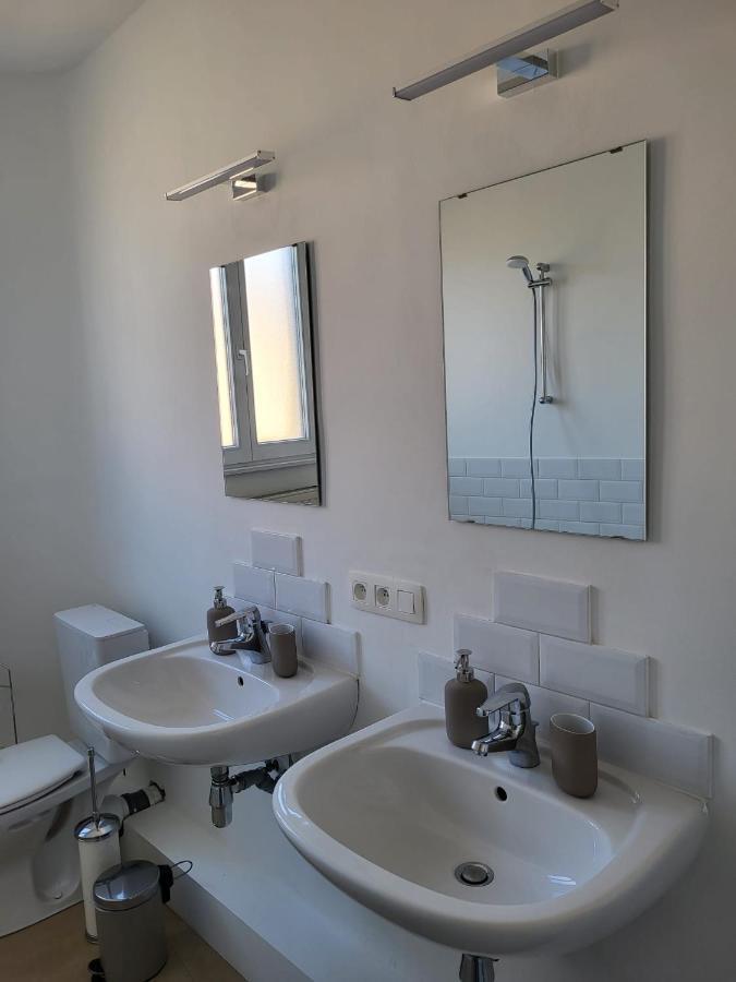 Brussels Bed & Blockchain Private Rooms With Shared Bathroom Exterior foto
