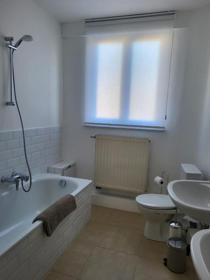 Brussels Bed & Blockchain Private Rooms With Shared Bathroom Exterior foto